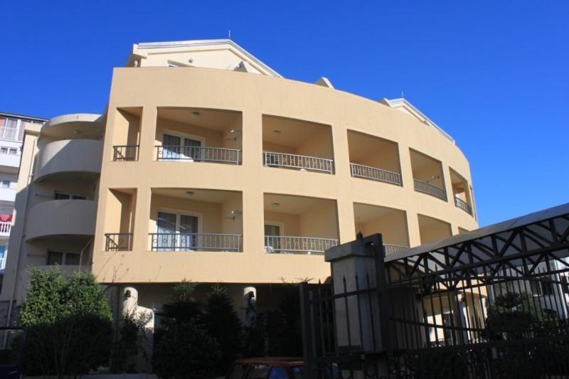 Apartmani Mirenza Budva Exteriör bild