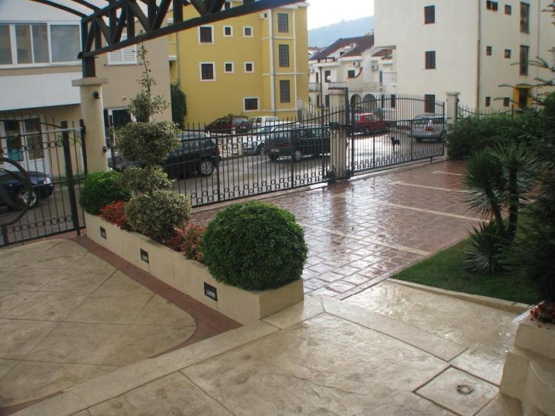 Apartmani Mirenza Budva Exteriör bild
